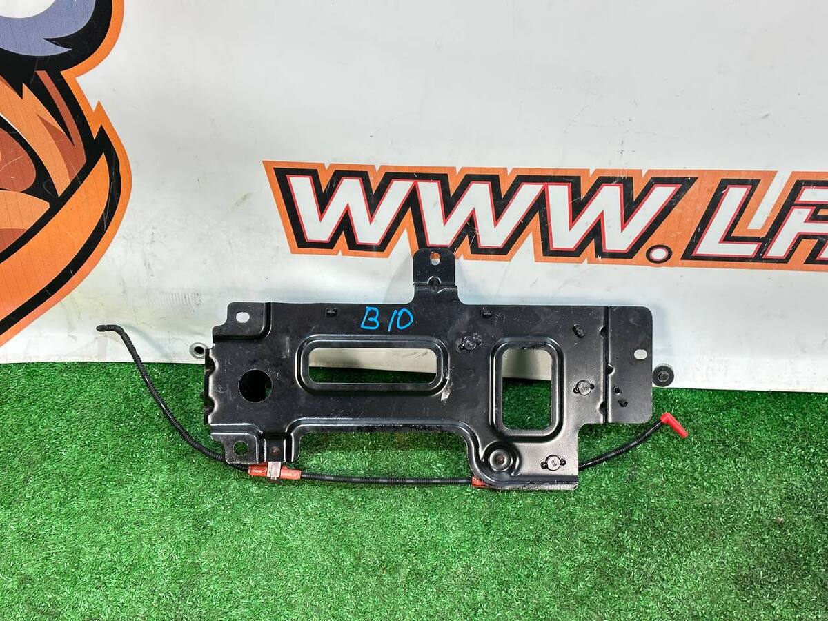 LR142858 Wspornik chłodnicy Range Rover Velar L560 (2018-) używany